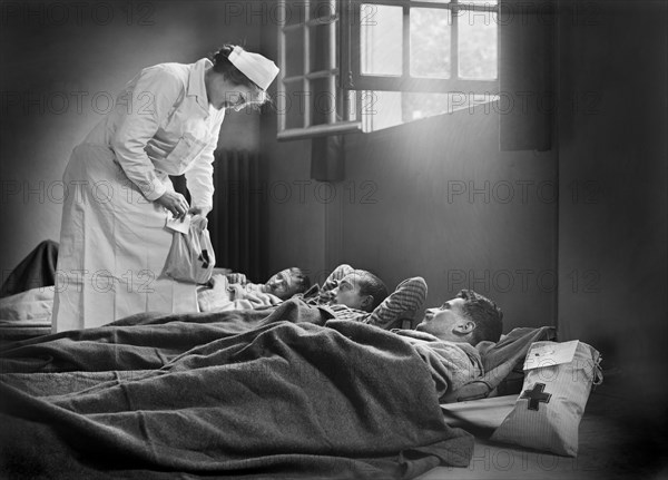 French Soldiers who were just brought to American Military Hospital No. 1