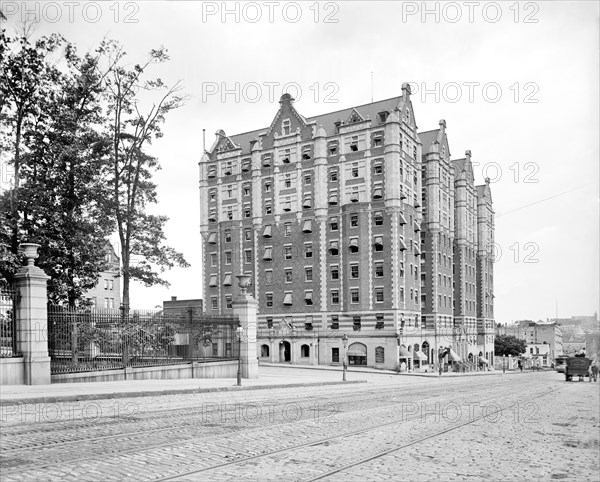 The Lowell, Columbia University, 1903