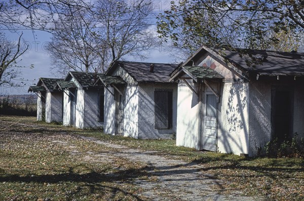 Cabins, Mount Vernon, 1984