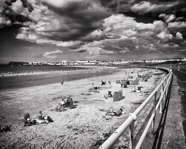 Beachgoers, Mill Strand,