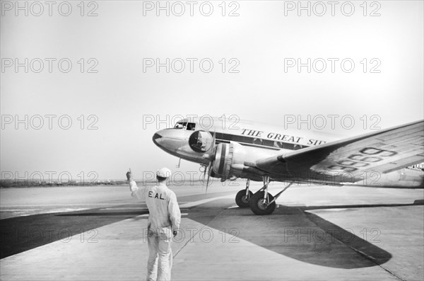 Airplane arriving at Municipal Airport, Washington