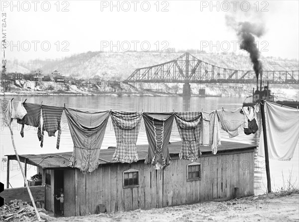 Houseboat along Ohio River, Rochester