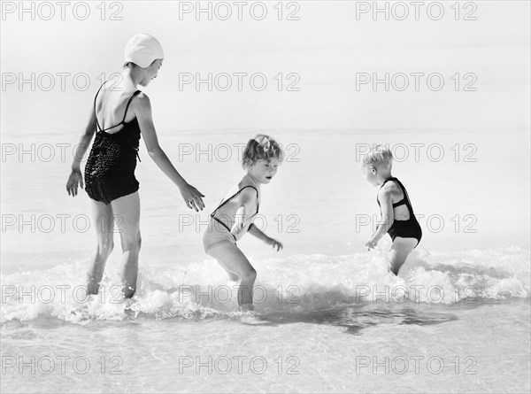 Guests at Sarasota Trailer Park going for a Swim