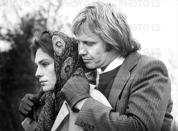 Jacqueline Bisset, Jon Voight, actor, actress, celebrity, entertainment, historical,