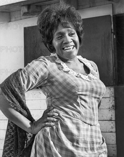 Isabel Sanford, woman, actress, celebrity, entertainment, historical,