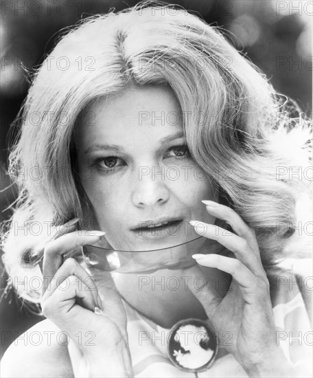 Gena Rowlands, woman, actress, celebrity, entertainment, historical,