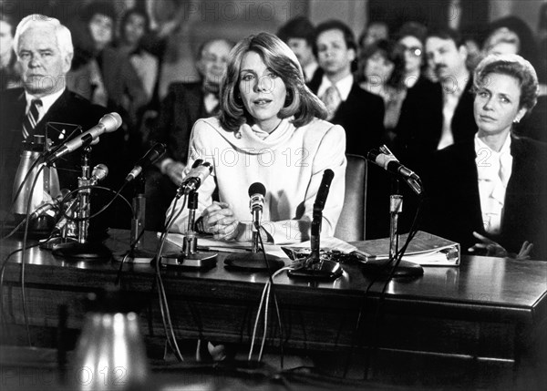 Jill Clayburgh (center)