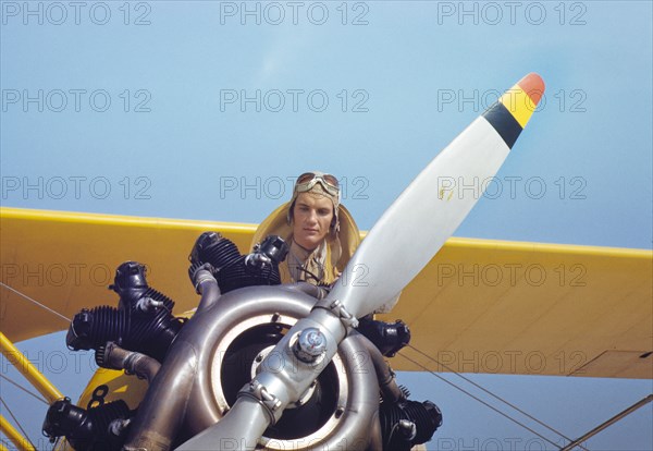 Marine Lieutenant with towing plane for Glider