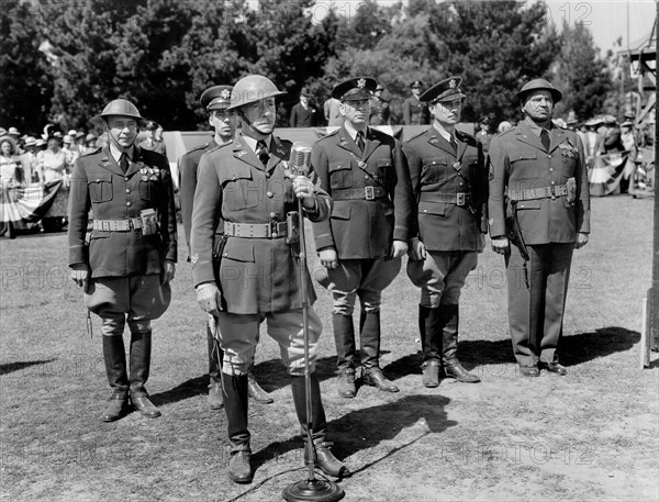 Wallace Beery (far right)