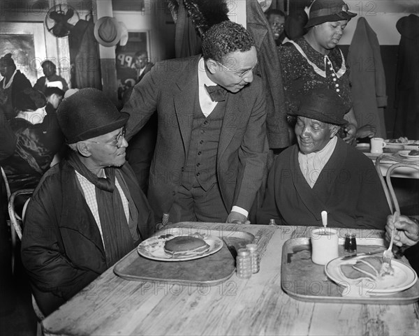 Evangelist Lightfoot Solomon Michaux (center)