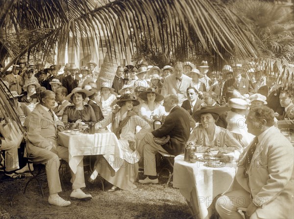 Billie Burke (seated center)