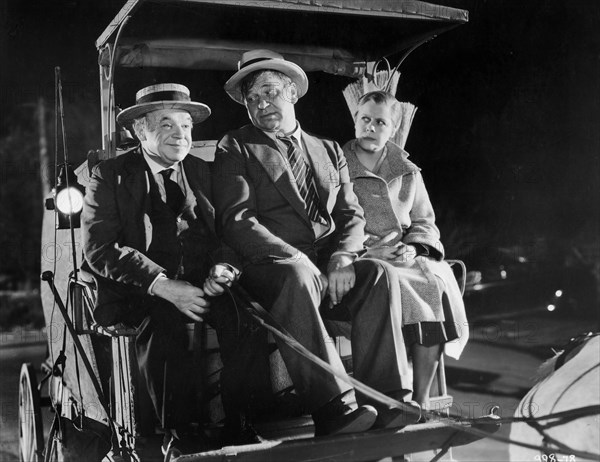 Wallace Beery (center)