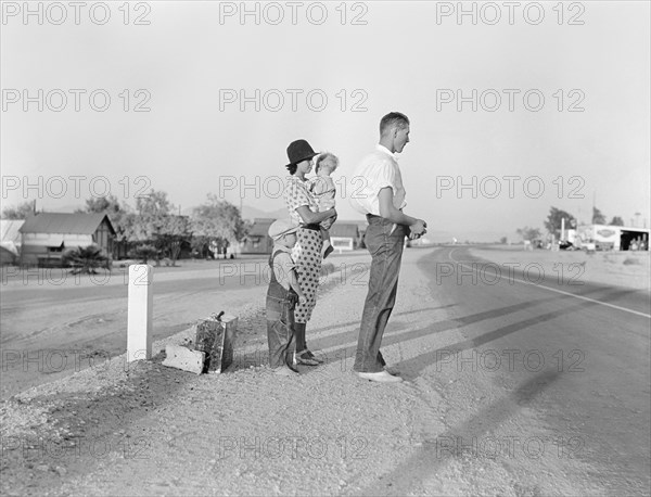 Oklahoma farm family on highway between Blythe and Indio