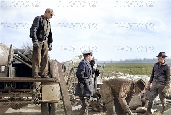 State highway official moving sharecroppers away from roadside to area between levee and Mississippi river