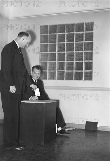 Man voting in community election