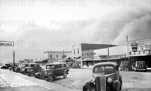 Street scene with approaching dust storm