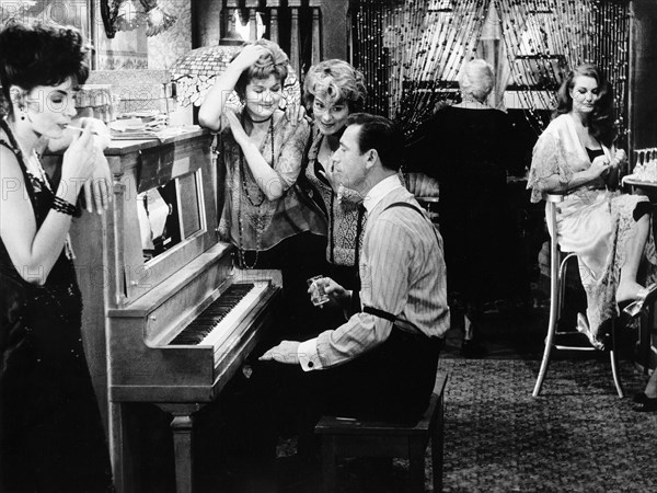 Yves Montand (at piano)