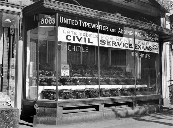 Rows of typewriters on display in store window