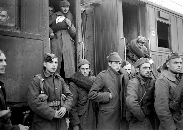 Italian prisoners of war detraining at Wadi al-Sarar Railway Station