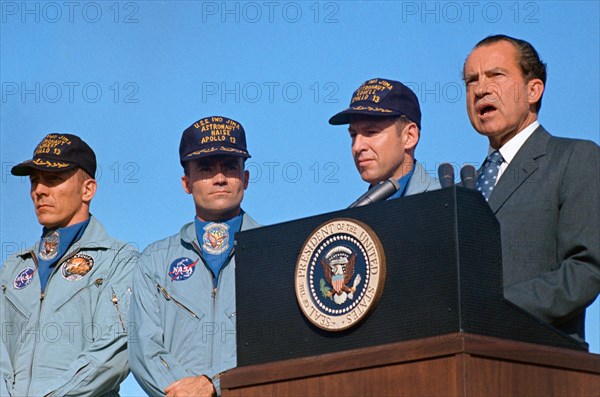 U.S. President Richard M. Nixon and astronauts  (l-r) John L. Swigert Jr.