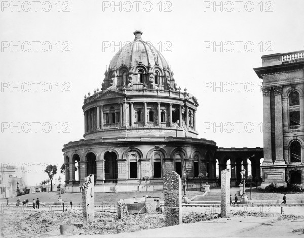 Hall of Records after earthquake, McAllister and Leavenworth Streets, San Francisco, California, USA, U.S. Army Signal Corps, April 1906