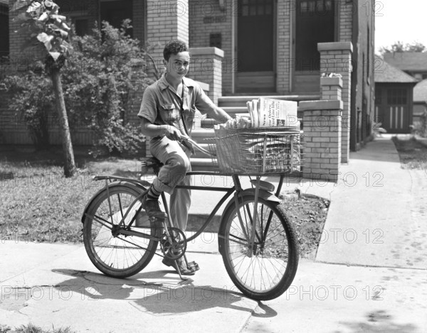 Newsboy delivering newspapers, Detroit, Michigan, USA, Arthur S. Siegel, U.S. Office of War Information, July 1942