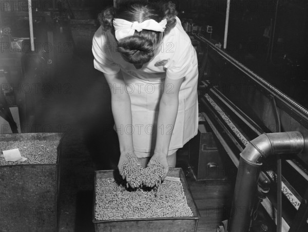 Manufacturing chemist inspecting filled gelatin capsules, Parke, Davis and Company, Detroit, Michigan, USA, Arthur S. Siegel, U.S. Office of War Information, May 1943