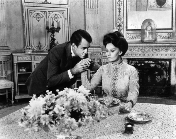 Ian Bannen, Sophia Loren, on-set of the film, "The Voyage", Italian title: Il Viaggio, Interfilm, United Artists, 1974
