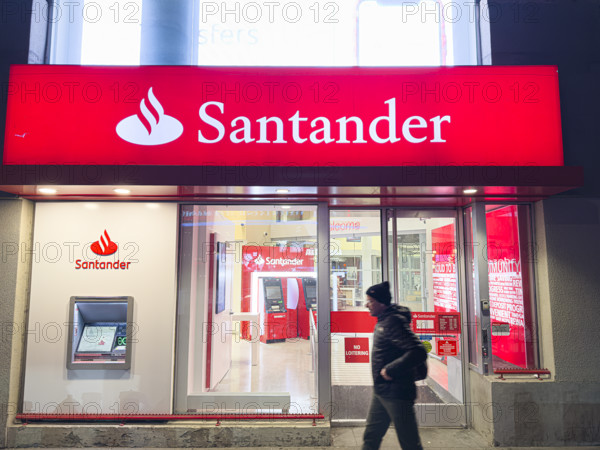 Santander retail bank office, building exterior, New York City, New York, USA