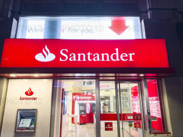 Santander retail bank office, building exterior, New York City, New York, USA