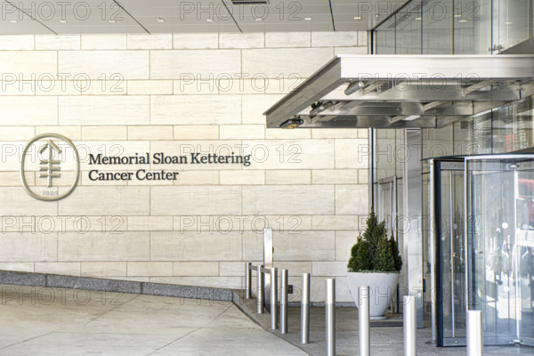 Memorial Sloan Kettering Cancer Center, Josie Robertson Surgery Center, building exterior entrance, 1133 York Avenue, New York City, New York, USA