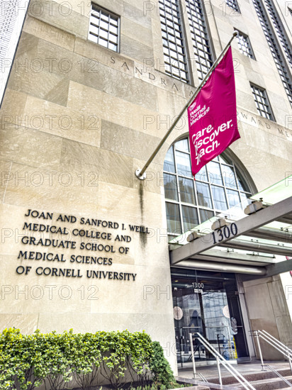 Sandra and Edward Meyer Research and Education Building, Weill Cornell Medical College, Weill Cornell Graduate School of Medical Sciences, building exterior, 1300 York Avenue, New York City, New York, USA