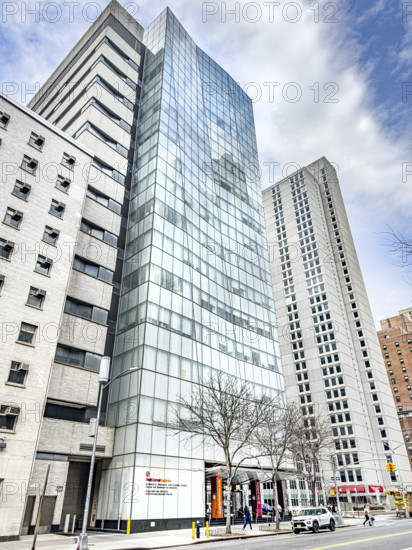 Weill Greenberg Center, Weill Cornell Medicine, Ronald O. Perelman and Claudia Cohen Center for Reproductive Medicine, building exterior and street scene, New York City, New York, USA