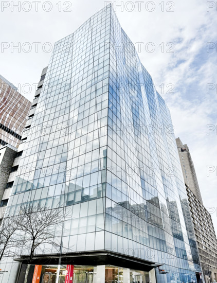 Weill Greenberg Center, Weill Cornell Medicine, Ronald O. Perelman and Claudia Cohen Center for Reproductive Medicine, building exterior and street scene, New York City, New York, USA