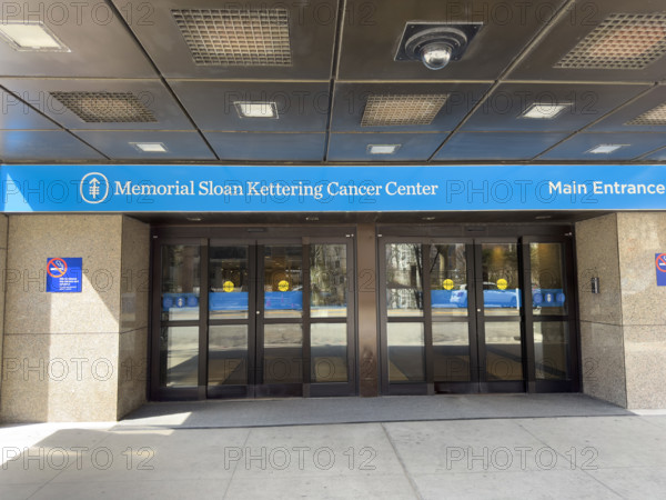 Memorial Sloan Kettering Cancer Center, building exterior, main entrance, 1275 York Avenue, New York City, New York, USA