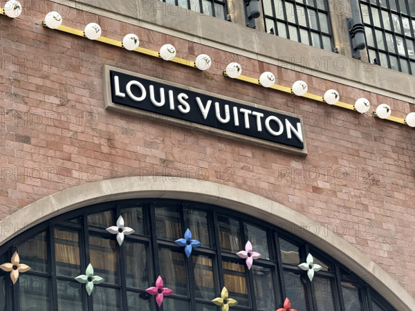 Louis Vuitton store, building exterior, New York City, New York, USA