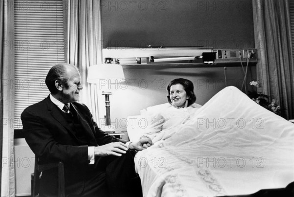 U.S. President Gerald Ford visiting U.S. First Lady Betty Ford in President's Suite following the First Lady's breast cancer surgery, Bethesda Naval Hospital, Bethesda, Maryland, USA, David Hume Kennerly, White House photographer, October 5, 1974
