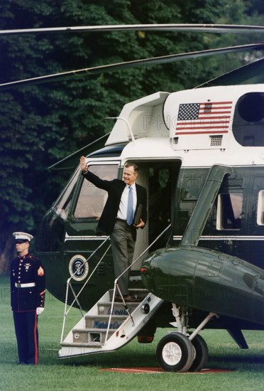 U.S. President George H.W. Bush departing South Lawn of White House aboard Marine One, Washington, D.C., USA, White House Photo Office, July 16, 1990