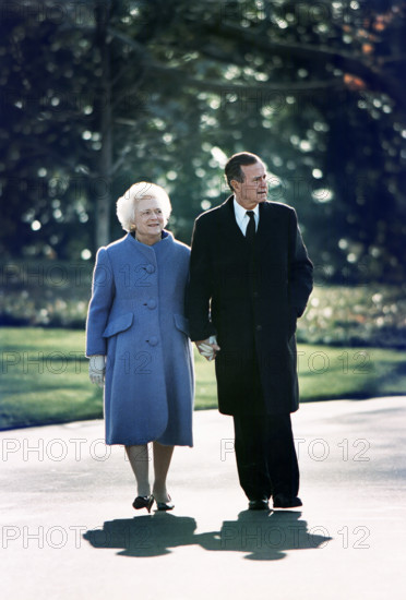 U.S. President George H.W. Bush and U.S. First Lady Barbara Bush taking a last walk around the White House grounds, Washington, D.C., USA, Susan Biddle, White House photographer, January 20, 1993