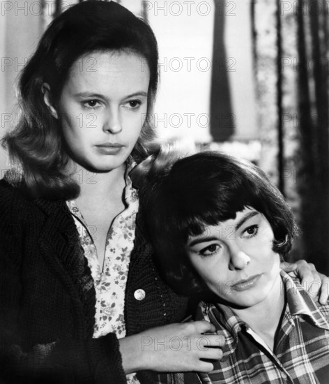 Sandy Dennis, Anne Heywood, on-set of the film, "The Fox", Warner Bros.-Seven Arts, Claridge Pictures, 1967