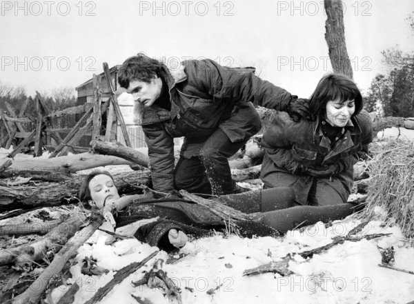 Sandy Dennis, Keir Dullea, Anne Heywood, on-set of the film, "The Fox", Warner Bros.-Seven Arts, Claridge Pictures, 1967