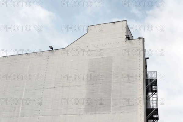 Industrial building exterior wall with no windows, 431 South Fairfax Avenue, Los Angeles