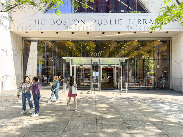Boston Public Library, exterior view of entrance, Boston