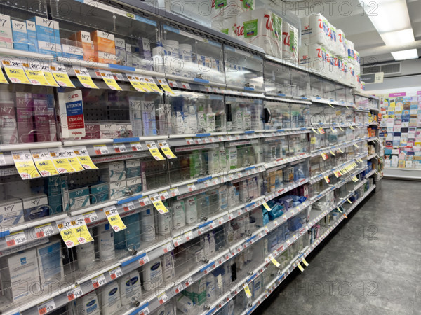 Merchandise aisle, Duane Reade by Walgreens, New York City