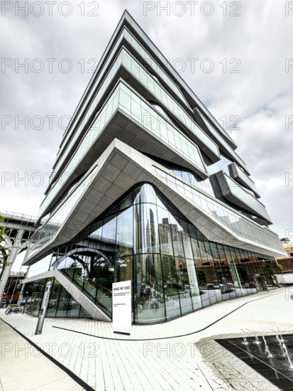 Henry R. Kravis Hall, building exterior, low angle view, Columbia University Business School, Columbia University, Manhattanville Campus, 665 West 130th Street, West Harlem, Manhattan, New York City, New York, USA