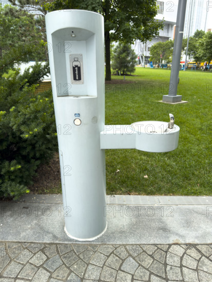 Drinking fountain with separate spout for water bottles, Columbia University, Manhattanville Campus, West Harlem, Manhattan, New York City, New York, USA