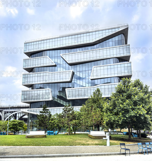 Henry R. Kravis Hall, building exterior, Columbia University Business School, Columbia University, Manhattanville Campus, 665 West 130th Street, West Harlem, Manhattan, New York City, New York, USA