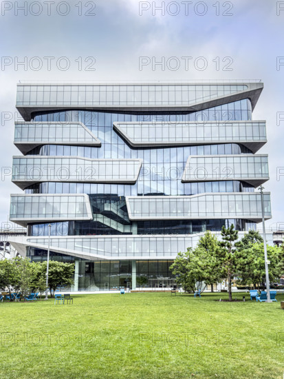 Henry R. Kravis Hall, building exterior, Columbia University Business School, Columbia University, Manhattanville Campus, 665 West 130th Street, West Harlem, Manhattan, New York City, New York, USA