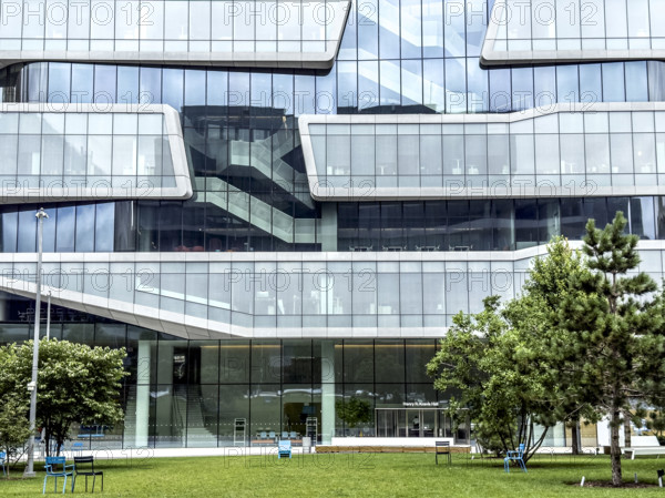 Henry R. Kravis Hall, building exterior, Columbia University Business School, Columbia University, Manhattanville Campus, 665 West 130th Street, West Harlem, Manhattan, New York City, New York, USA