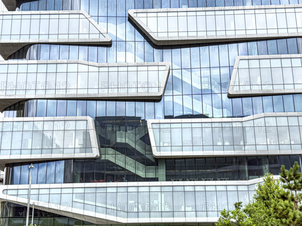 Henry R. Kravis Hall, building exterior, Columbia University Business School, Columbia University, Manhattanville Campus, 665 West 130th Street, West Harlem, Manhattan, New York City, New York, USA